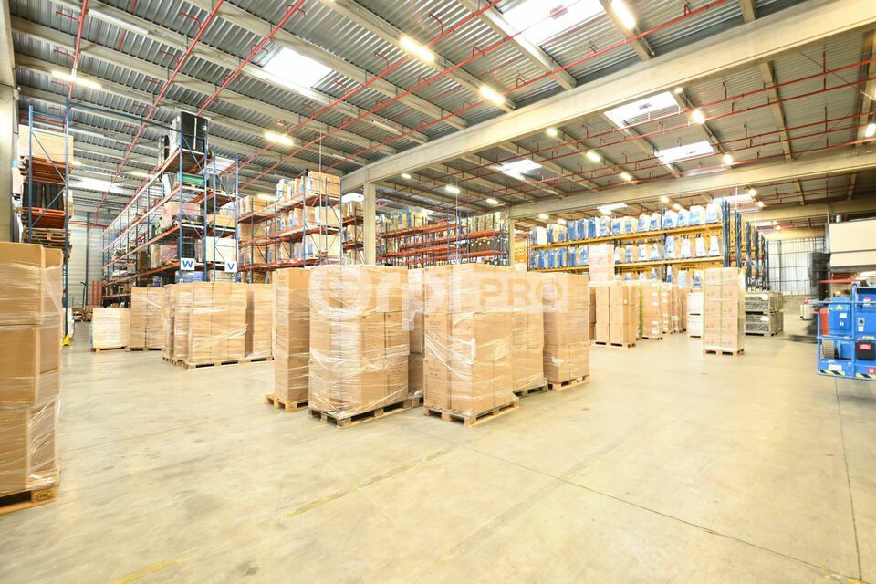 ENTREPÔT A LOUER - 8 200 m² DIVISIBLES - MIONS