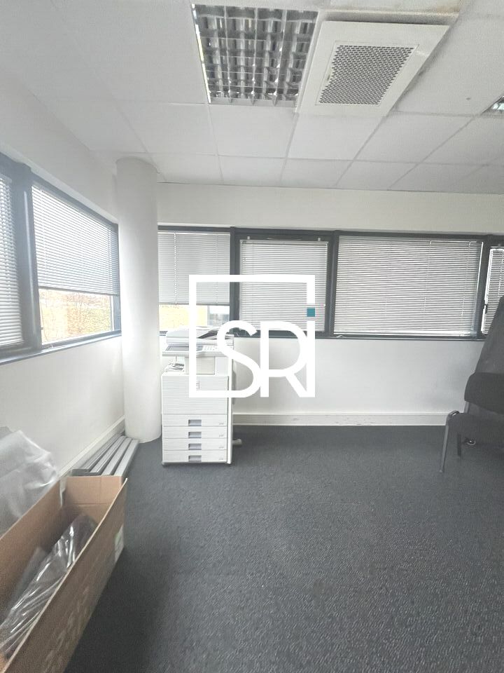 PROCHE A75  A71 A89 - LOCATION BUREAUX 585 m² DIVISIBLES A PARTIR DE 250 m2 - CENTRE D'AFFAIRES DU ZENITH - 63800 COURNON D'AUVERGNE