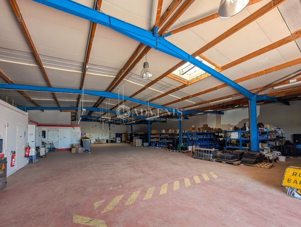 Location local d''activites 860 m² non divisibles