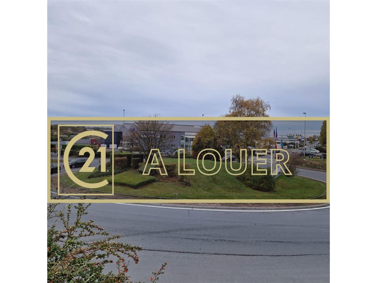 Location local 600.00 m² à CARPIQUET