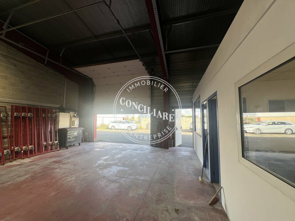 Location entrepot 250 m² non divisibles