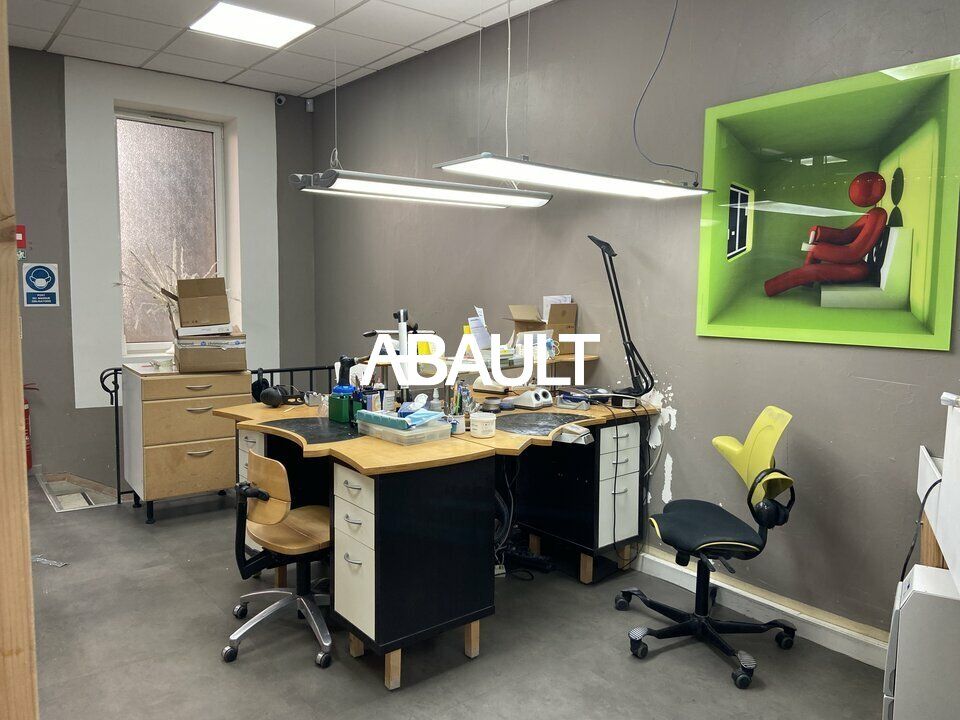 A LOUER UN LOCAL COMMERCIAL QUARTIER CHALETS CENTRE VILLE DE TOULOUSE D'ENVIRON 110 M² 