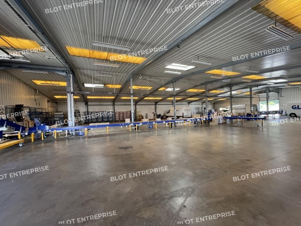 Location entrepôts 1350 m² non divisibles