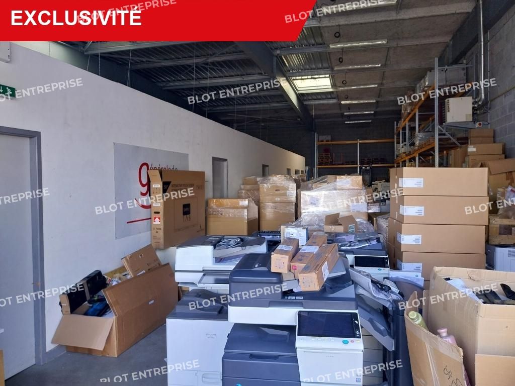 Location entrepôts 491 m² non divisibles