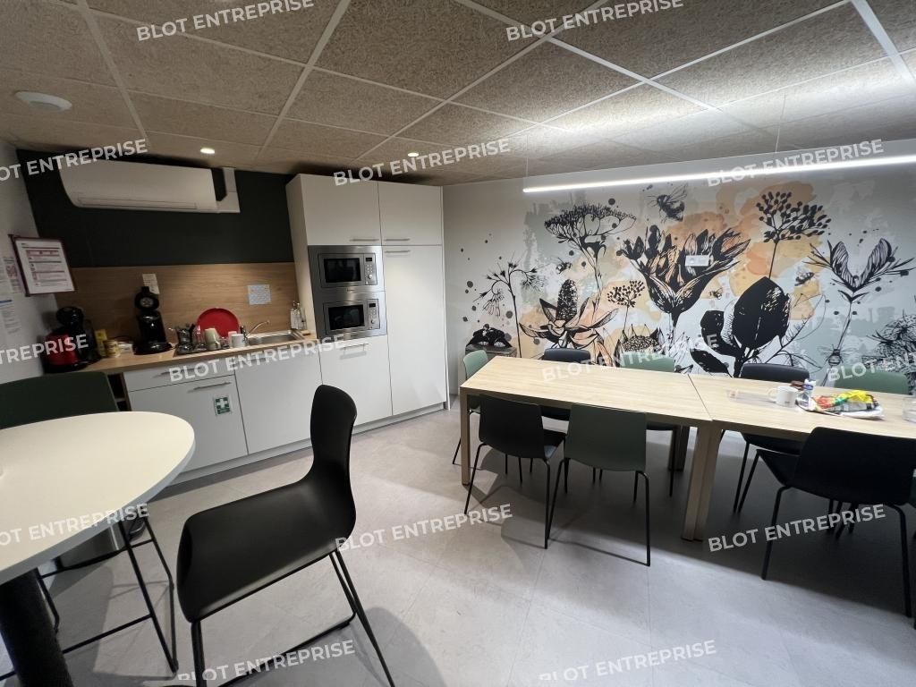 Location local commercial 300 m² non divisibles