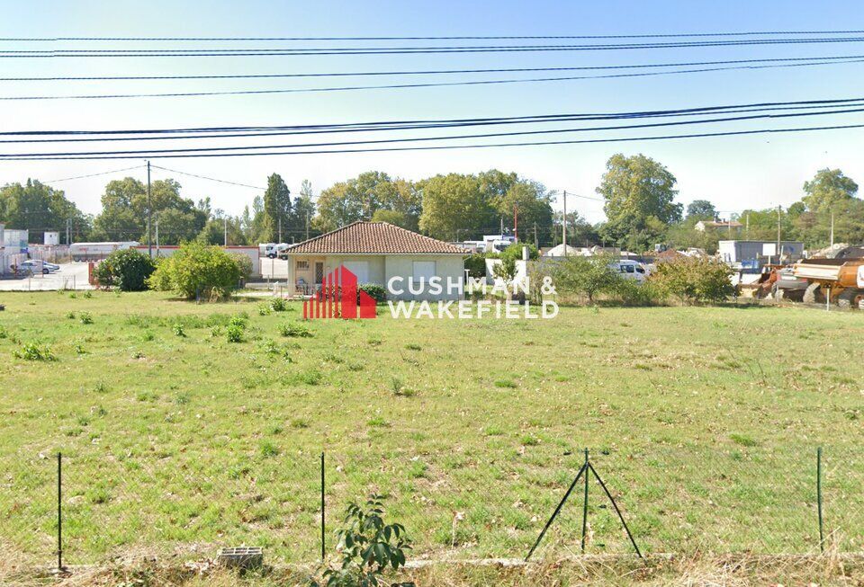 Location local d''activites 900 m² non divisibles