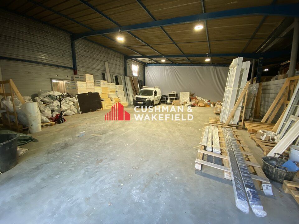 Location local d''activites 225 m² non divisibles