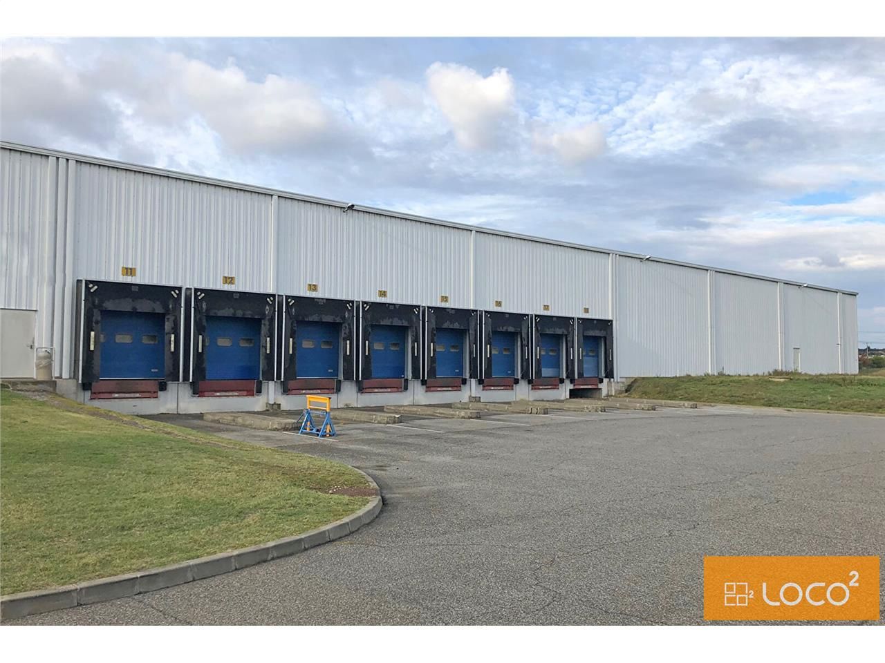 Location local 6234.00 m² à LESPINASSE