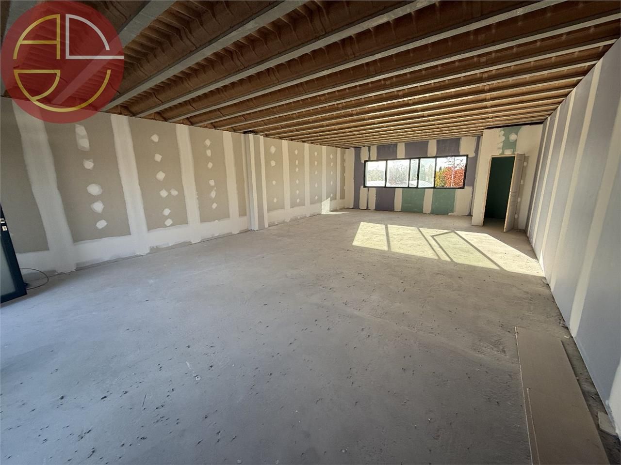 Location bureaux 75 m² à LA-SALVETAT-SAINT-GILLES