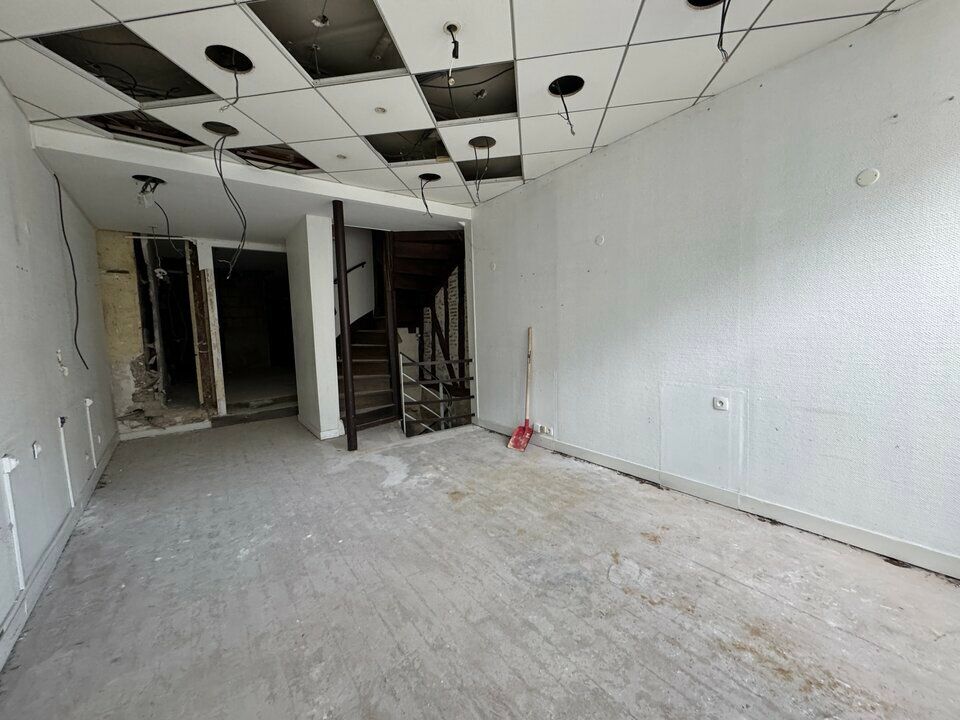 TOURS CENTRE COMMERCE A VENDRE 56 M² - CAVES ET EMPLACEMENT COMMERCANT