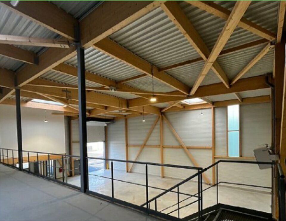 Location local d''activites 872 m² non divisibles