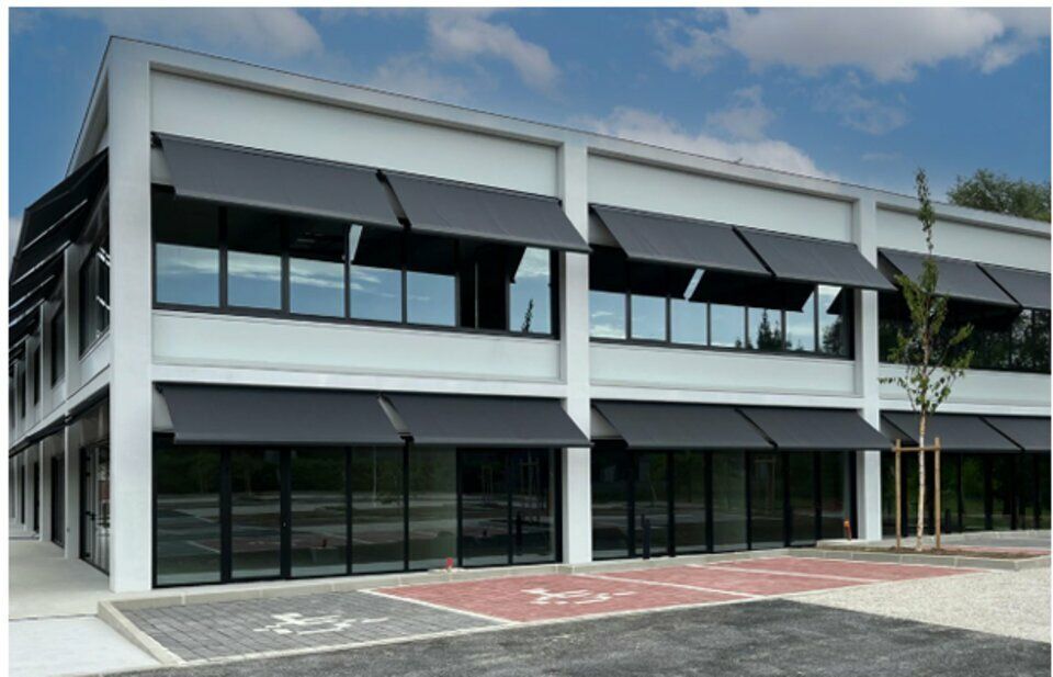 Location local d''activites 1093 m² non divisibles