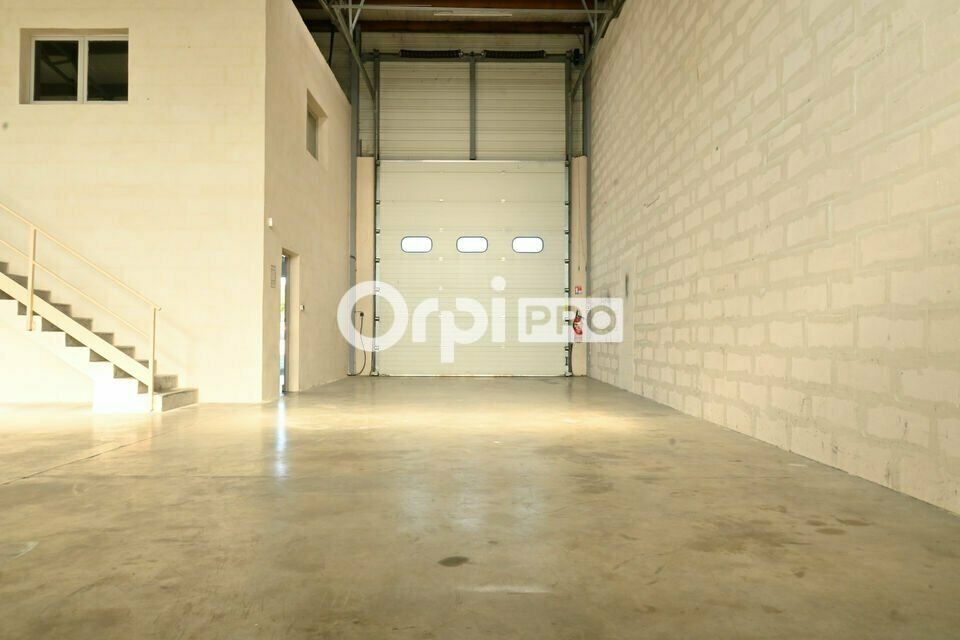 Location local d''activites 240 m² non divisibles