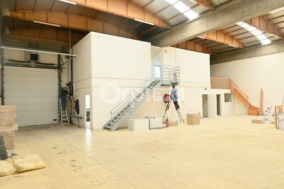 Location local d''activites 440 m² non divisibles