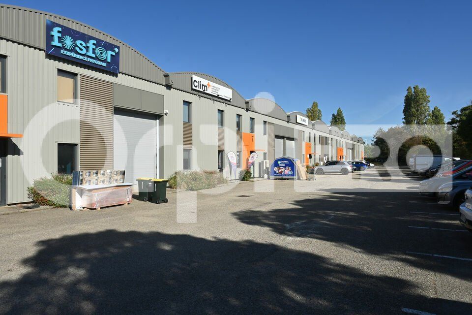 A LOUER - LOCAUX D'ACTIVITE 440m² - DARDILLY