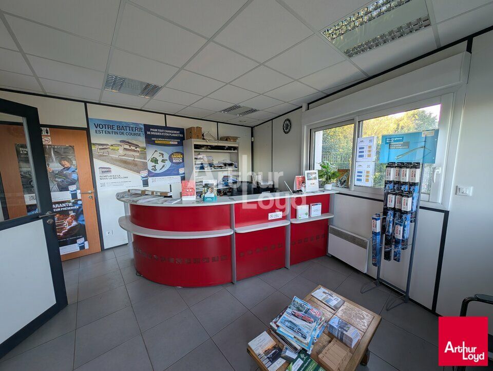 LE RHEU - LOCAL D'ACTIVITE A LOUER - 450 M² - CABINE DE PEINTURE