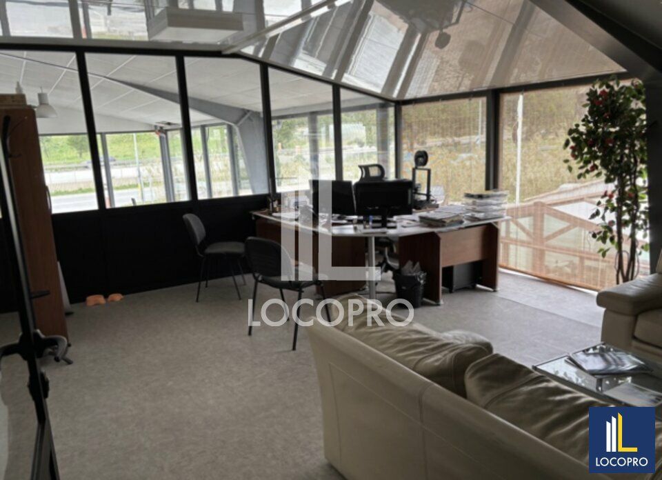 A LOUER - LOCAL COMMERCIAL 875 M2  - FREJUS 