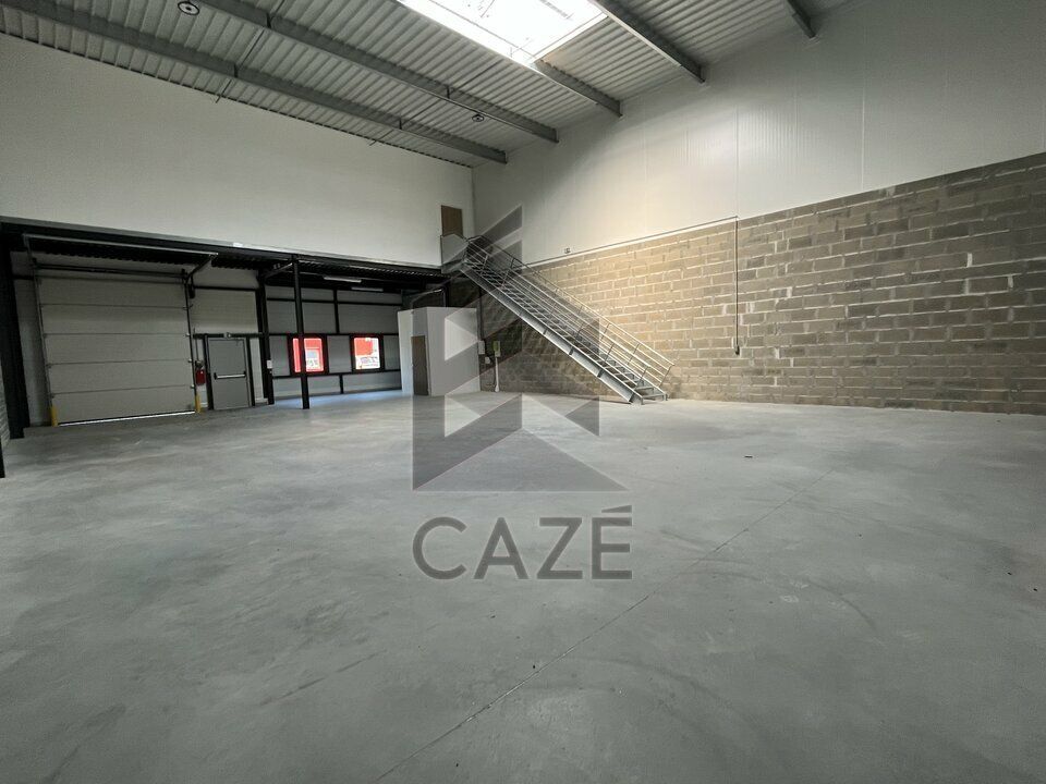 LOCAUX D'ACTIVITES SORTIE 24