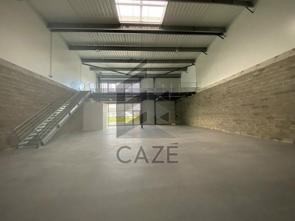 SORTIE 24 - LOCAUX D'ACTIVITES / SHOWROOM