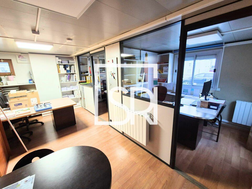 PROCHE A71 et A89 - VENTE BATIMENT INDEPENDANT : LOCAL D'ACTIVITÉ / ENTREPÔT + BUREAUX - 63119 CHATEAUGAY