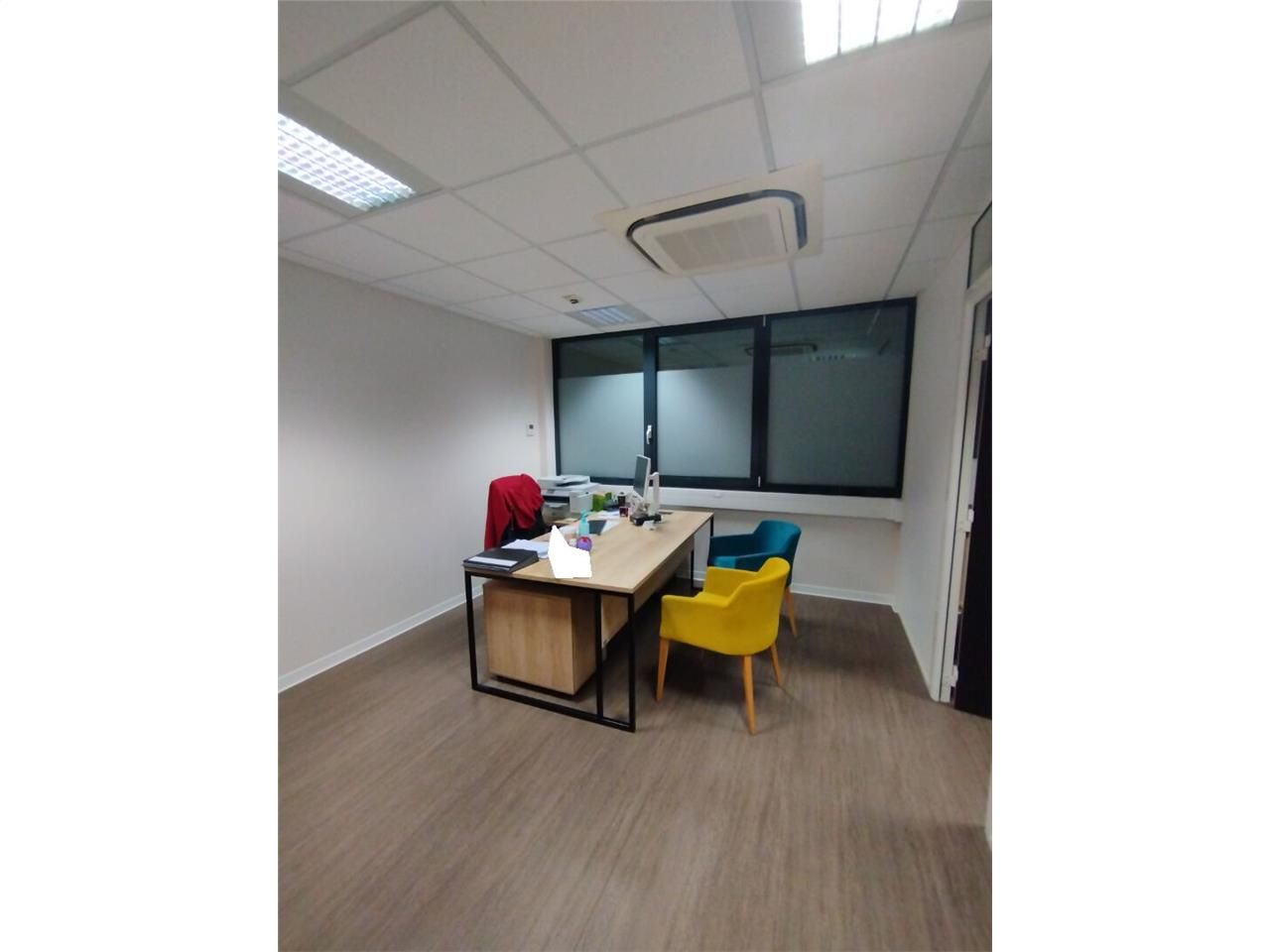 Location bureaux 140.00 m² à LOUVIGNY