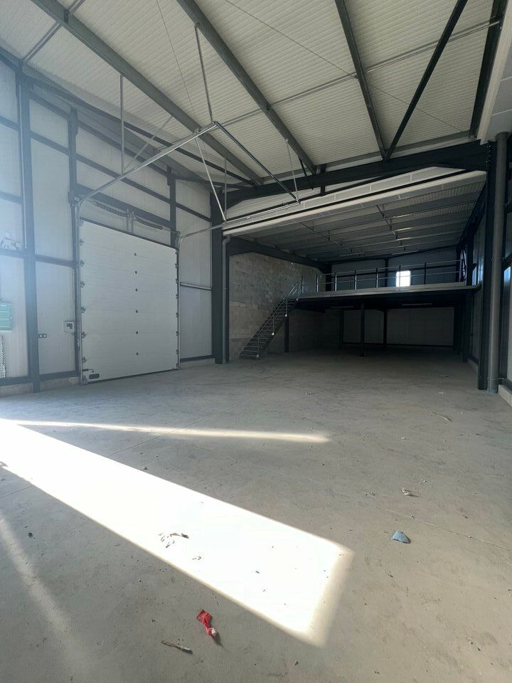 Location entrepot 260 m² non divisibles