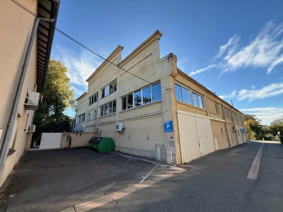 Vente local d''activites 2077 m² non divisibles