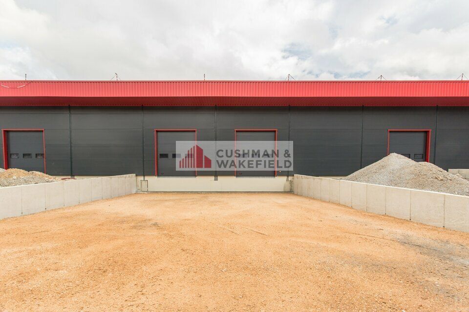 BEAUCAIRE - LOCAUX D'ACTIVITES / ENTREPOTS A LOUER