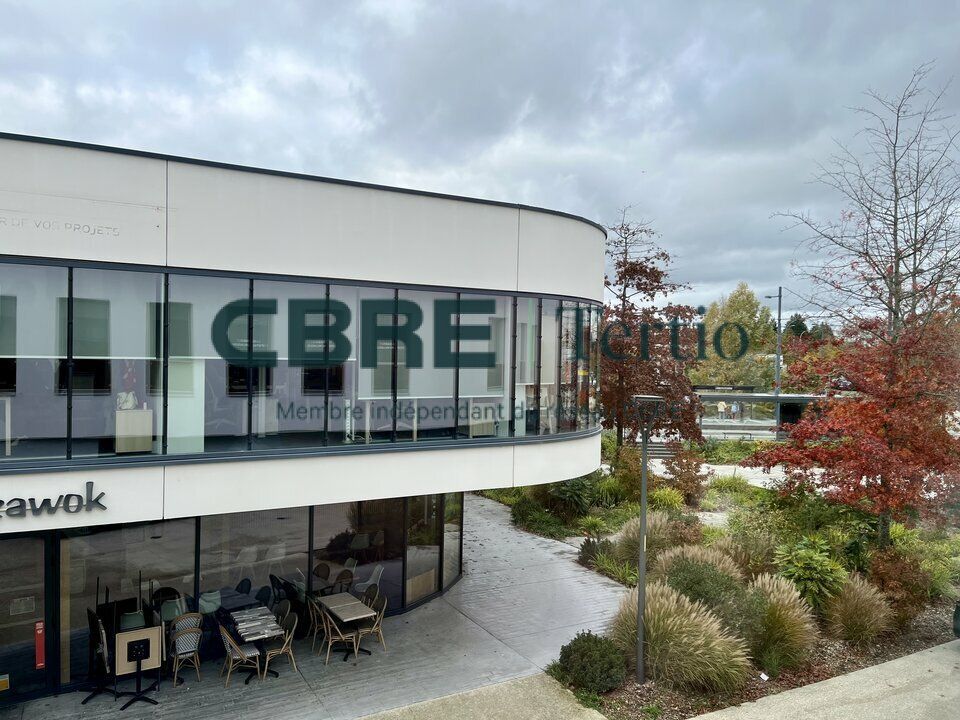 Bureaux au pied du tramway à Tours 