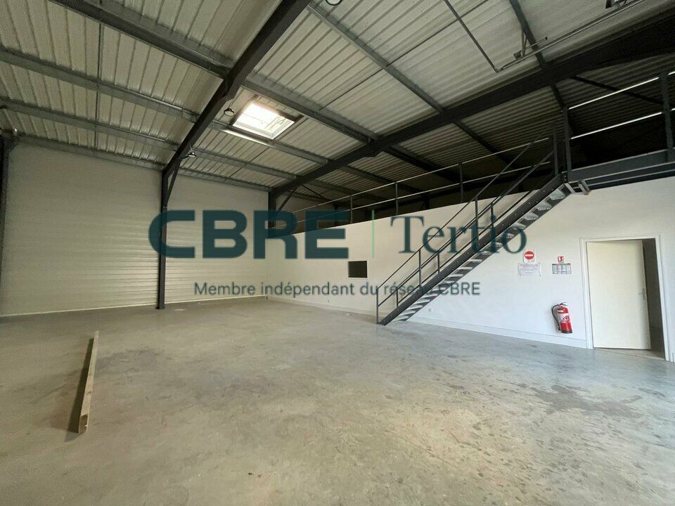 Location local d''activites 420 m² non divisibles