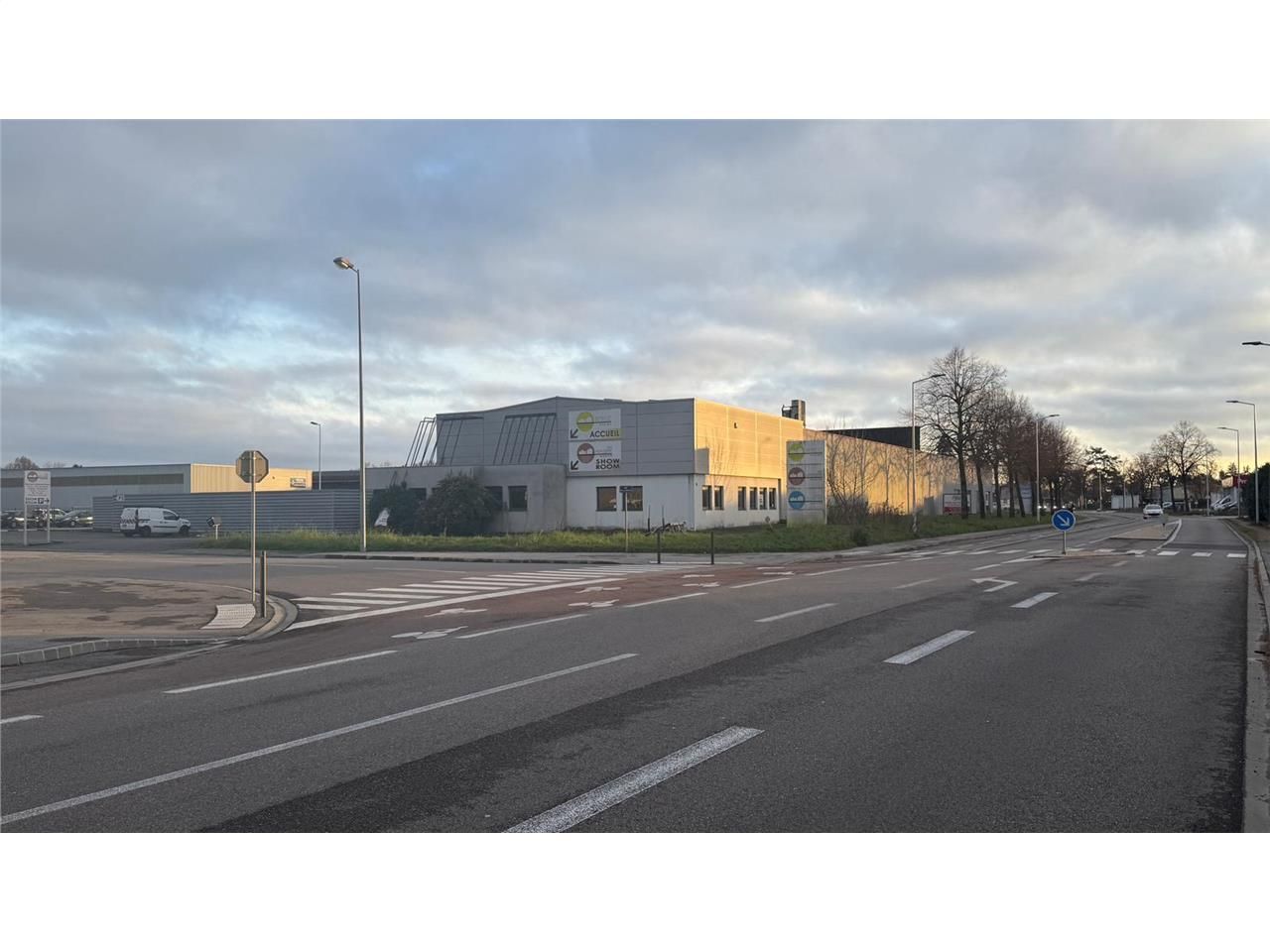 Vente entrepots 1251 m² non divisibles