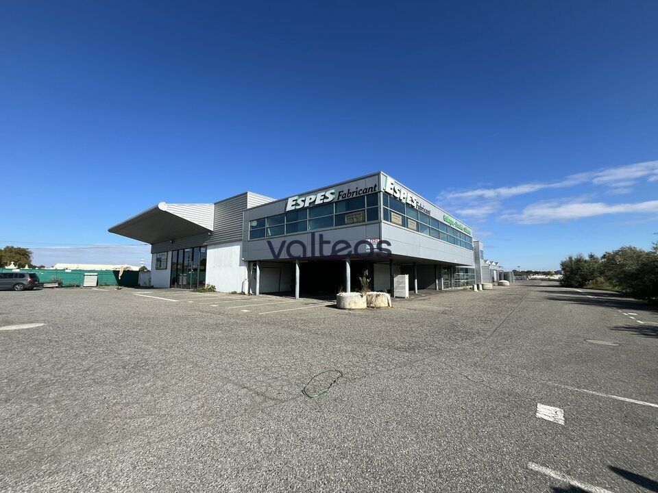 Location local commercial 2500 m² divisibles à partir de 480 m²