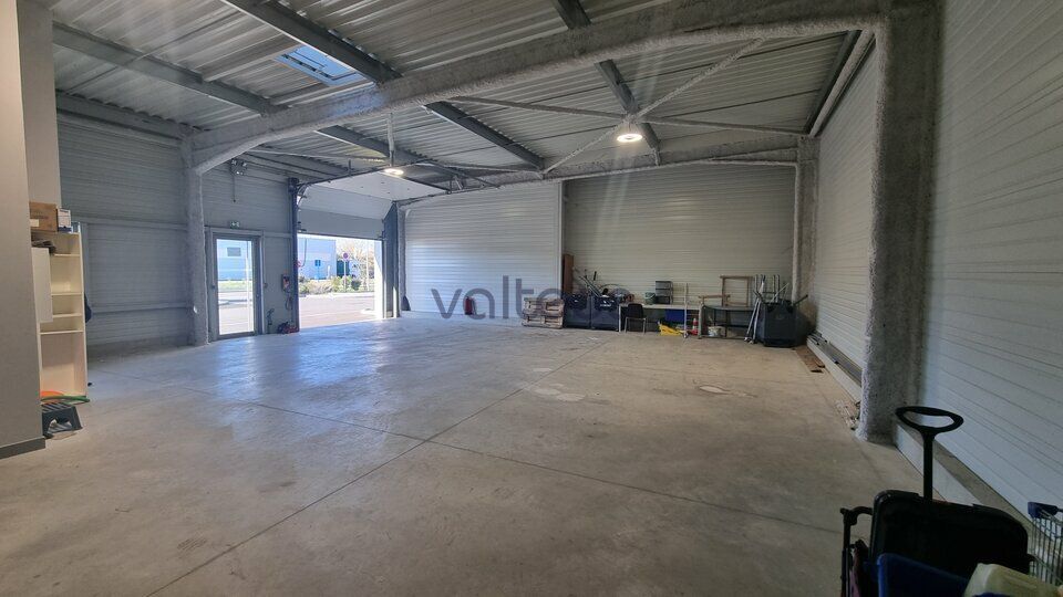 Location local d''activites 158 m² non divisibles