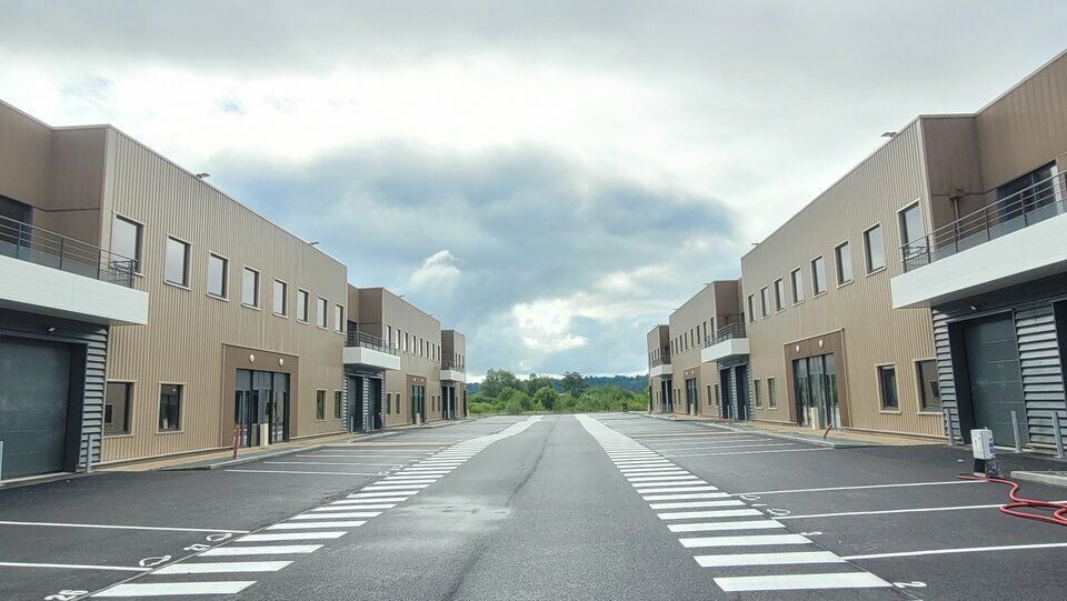 Vente local d''activites 4041 m² divisibles à partir de 193 m²