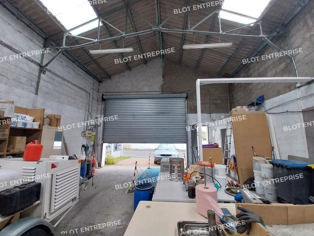 Location entrepôts 180 m² non divisibles