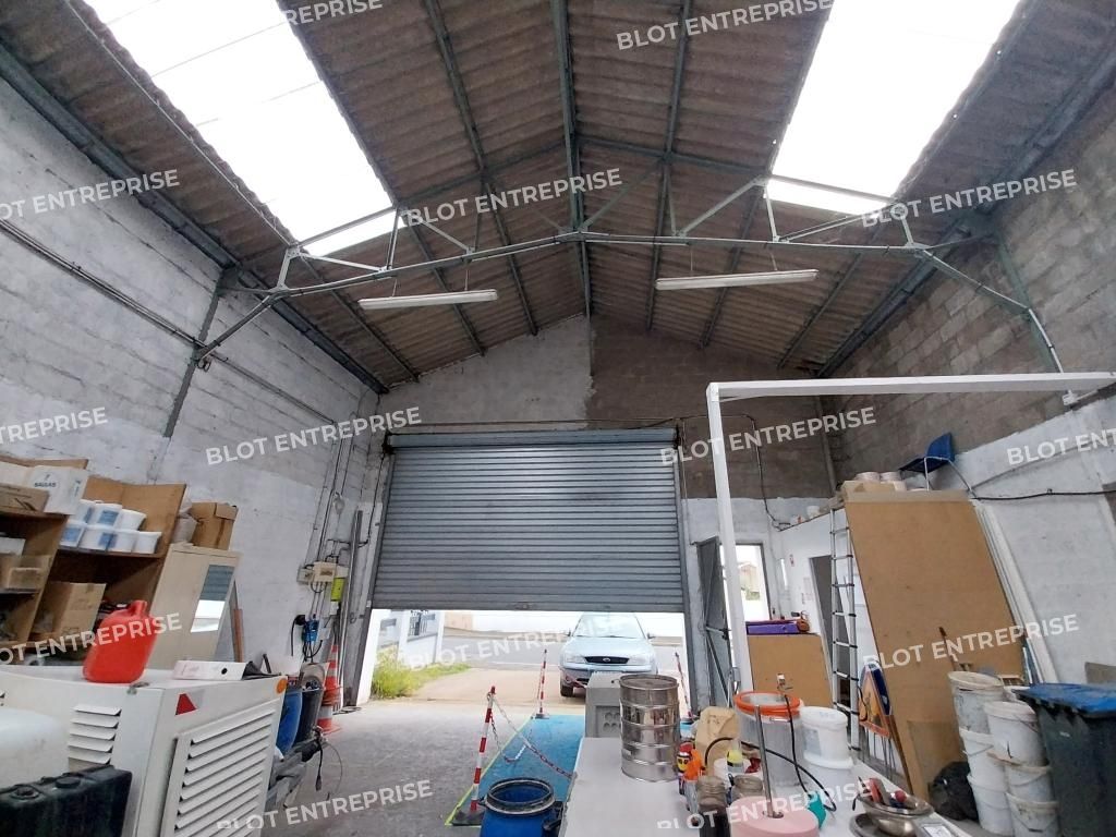 Location entrepôts 180 m² non divisibles