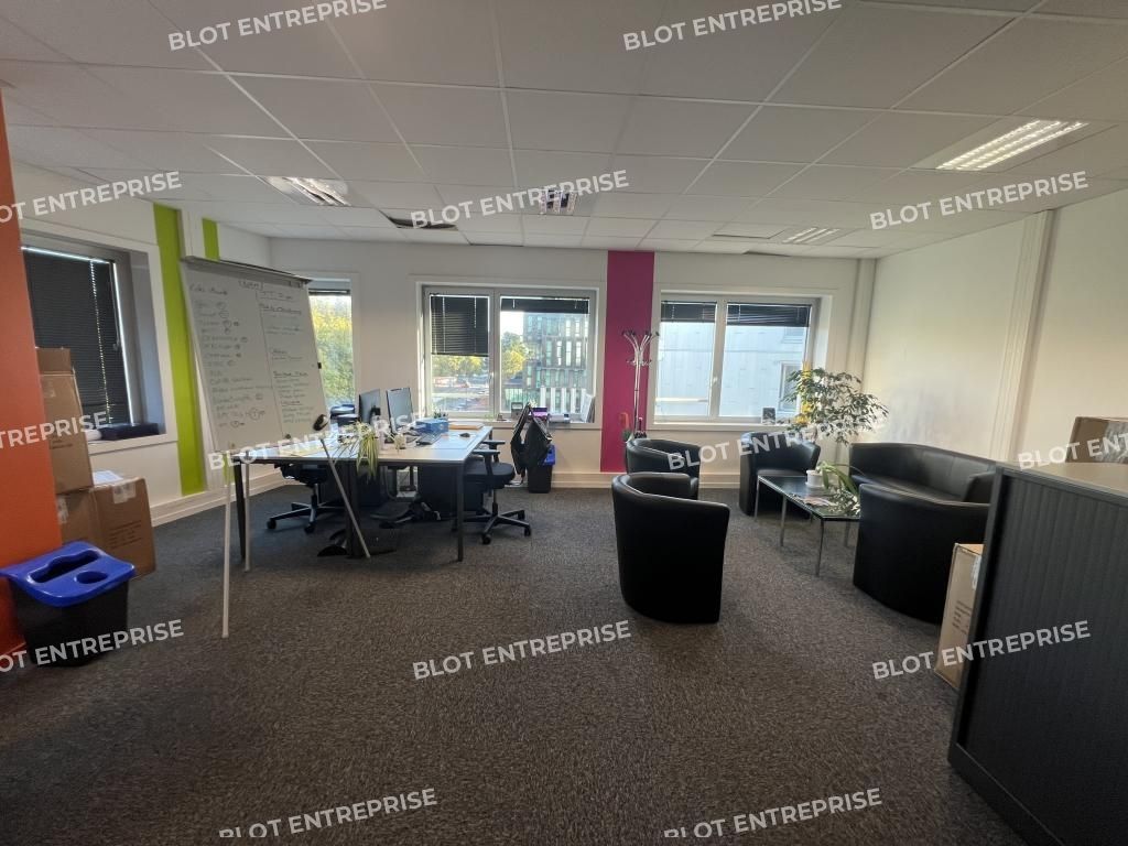 Location bureaux 2334 m² non divisibles