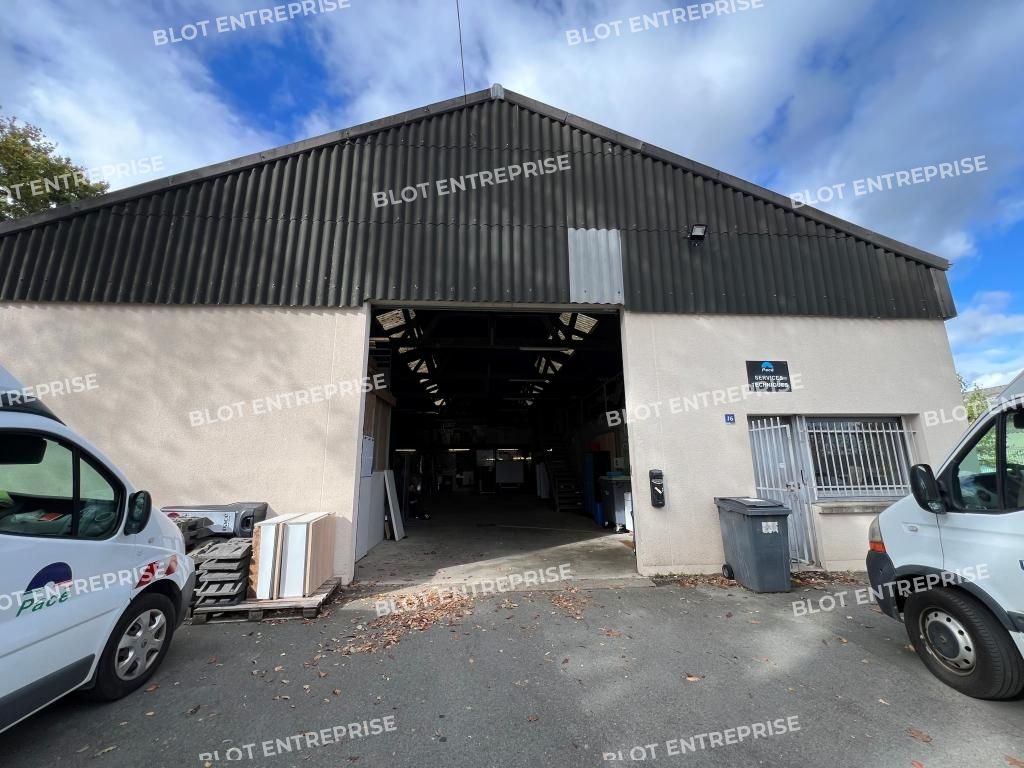 Location entrepôts 500 m² non divisibles