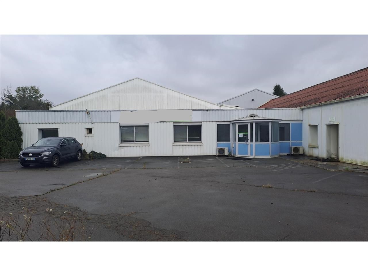 Location local 2741 m² à Corveissiat