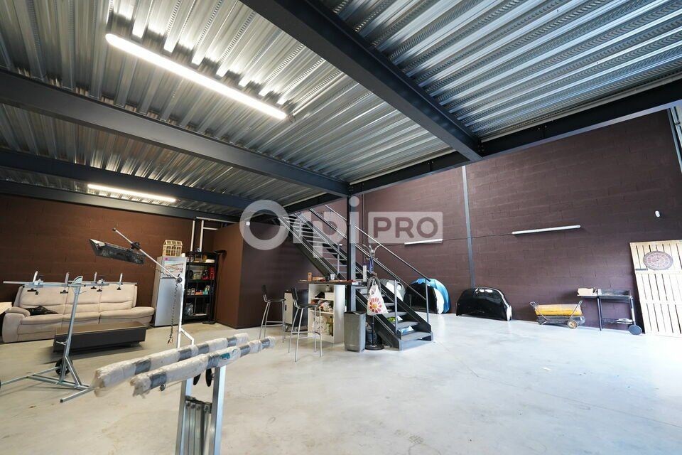 LOCAL D'ACTIVITE A LOUER - 168 m² - GENAY