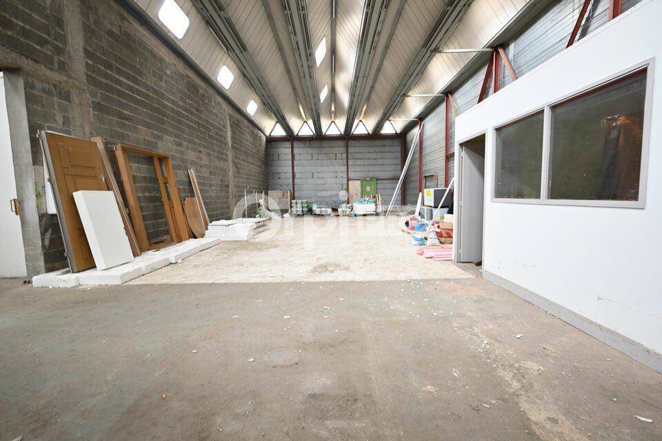 Vente local d''activites 1100 m² non divisibles