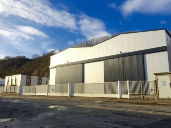 Location entrepôts 1870 m² non divisibles