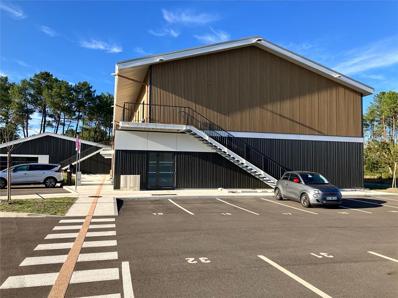 Location local commercial 265.00 m² à AUDENGE