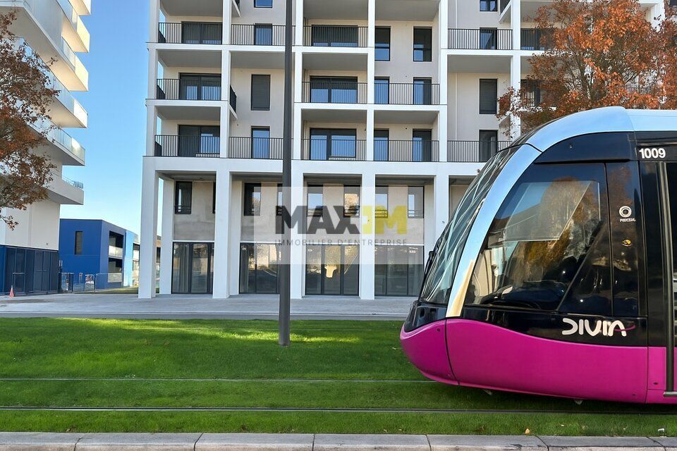 Location local commercial 108.61 m² non divisibles