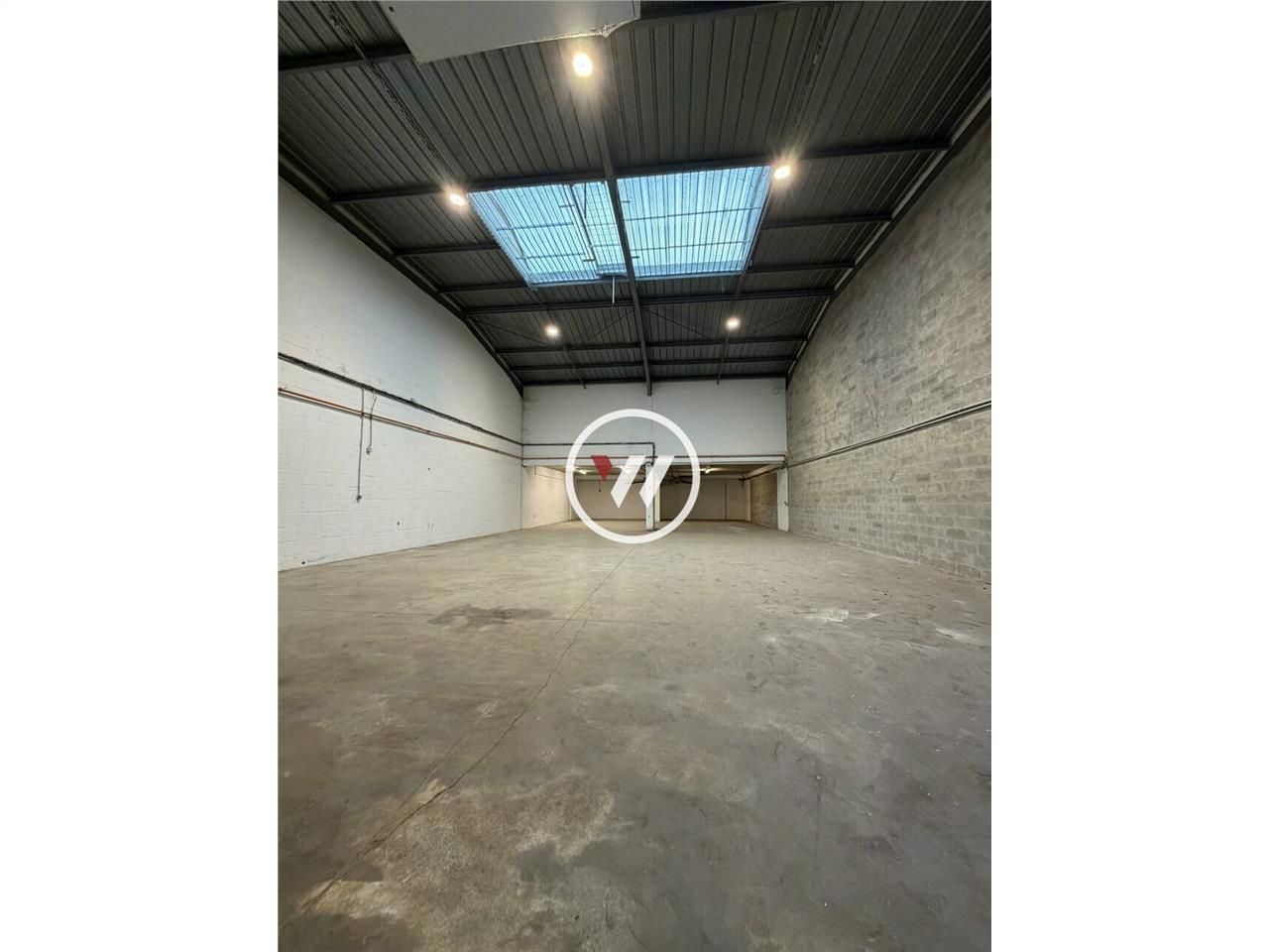 Location local d''activites 470 m² non divisibles