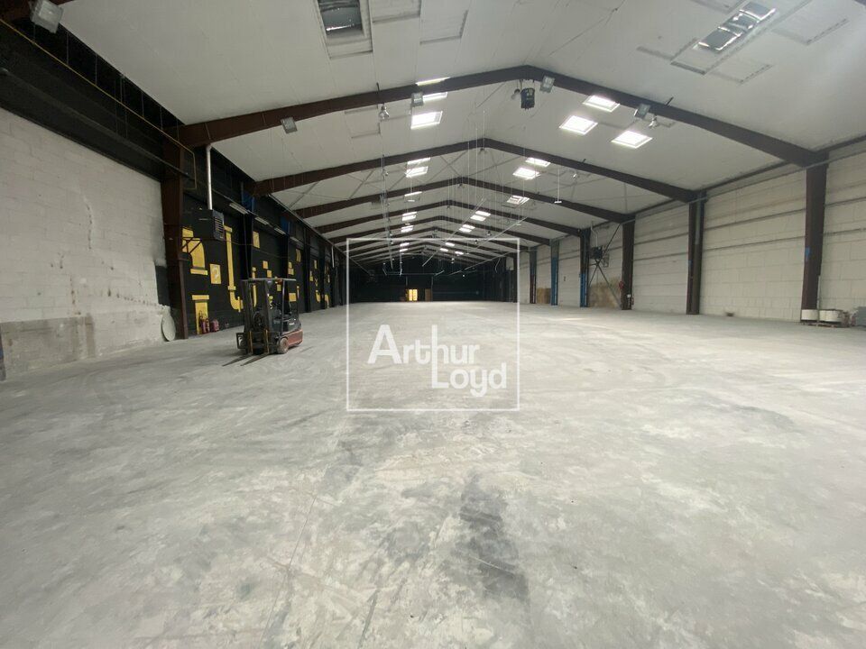 Location entrepot 2595 m² non divisibles