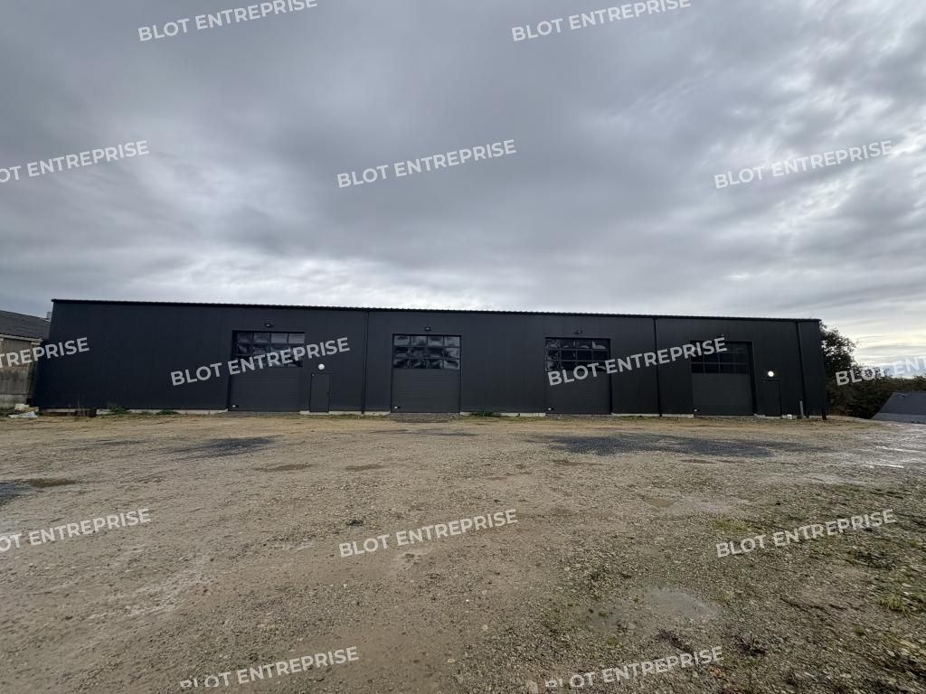 Location entrepôts 235 m² non divisibles