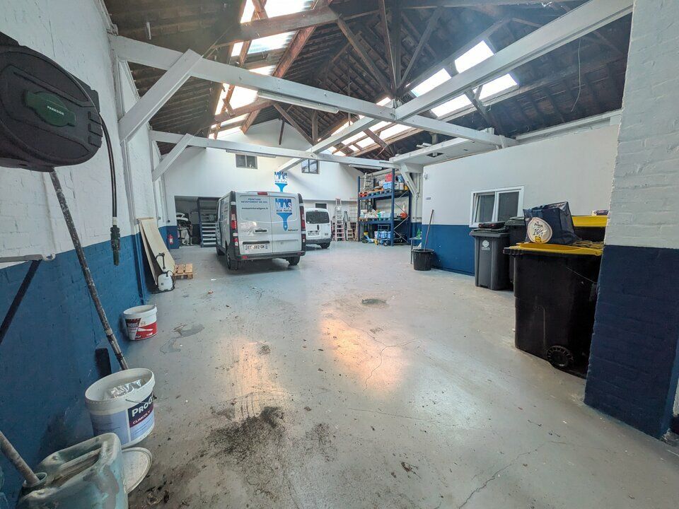 Vente local d''activites 220 m² non divisibles