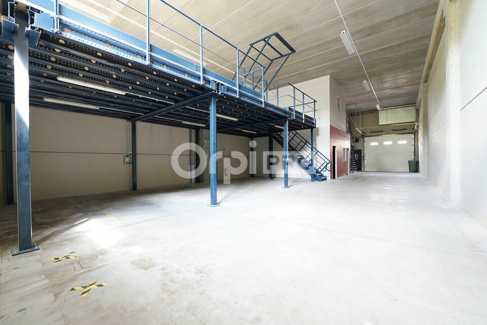 Location local d''activites 348 m² non divisibles