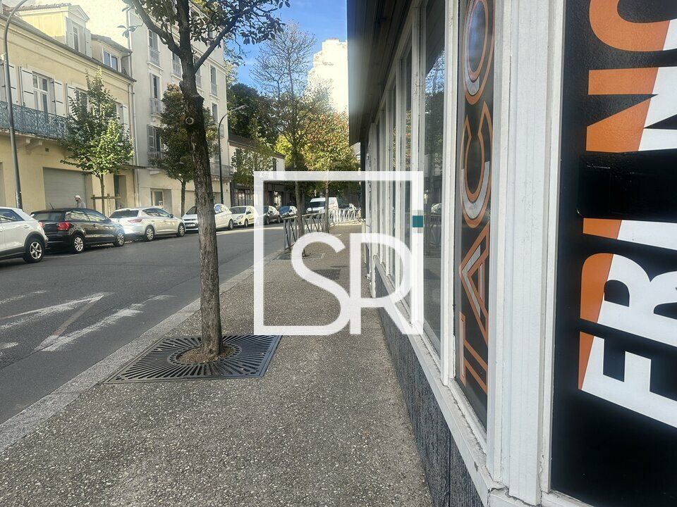 À VENDRE – LOCAL COMMERCIAL 210 M² – VICHY (RUE MARÉCHAL LYAUTEY, PROCHE DU CAVILAM)
